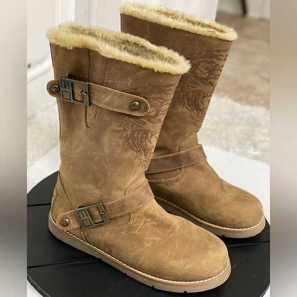 Ed Hardy Shoes - ED Hardy beautiful women boots size 8M.,classic rare ED. HARDY boot.